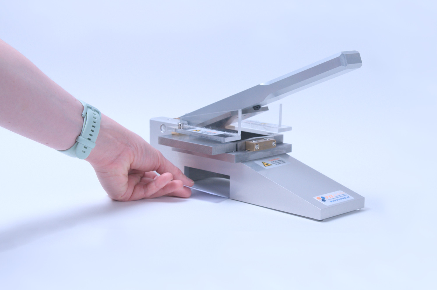 Precision Sample Cutter